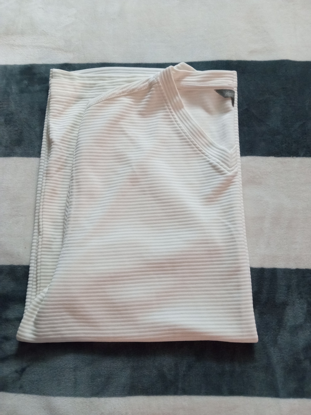 Kenneth Blake Cream Ribbed V-Neck Tee - Picture 8 of 8